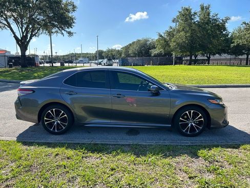 Used 2018 Toyota Camry SE w/ Convenience Package FWD image 7