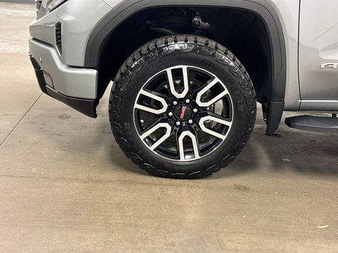 Used 2023 GMC Sierra 1500 AT4 w/ Technology Package image 9