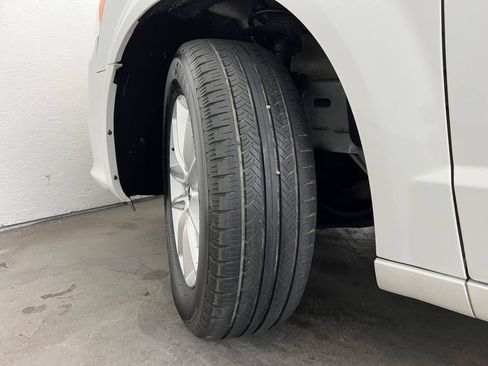 Used 2019 Dodge Grand Caravan SXT FWD image 29
