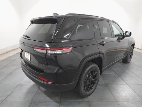 New 2025 Jeep Grand Cherokee Altitude image 5