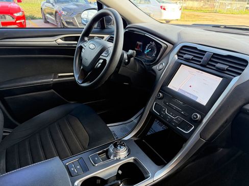 Used 2020 Ford Fusion SE image 36