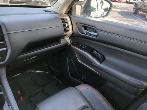Used 2022 Nissan Pathfinder Platinum w/ Cargo Package FWD image 16