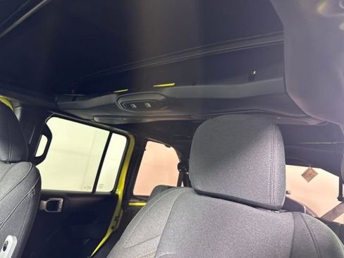 Used 2024 Jeep Wrangler Unlimited image 12