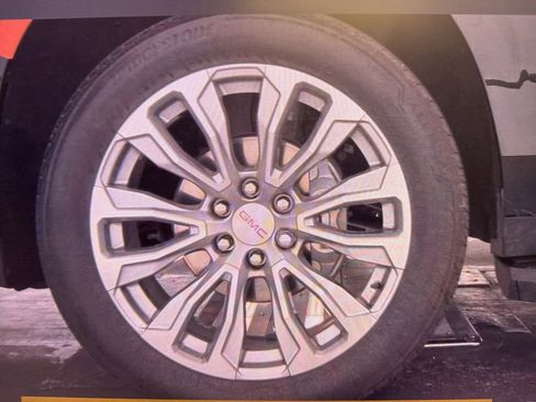 Used 2024 GMC Yukon XL Denali w/ Advanced Technology Package AWD/4WD image 8