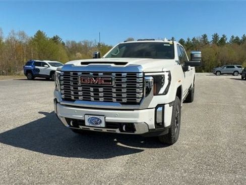 New 2025 GMC Sierra 3500 Denali image 3