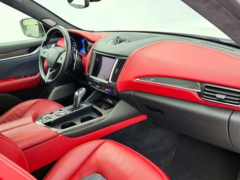 Used 2019 Maserati Levante GranLusso image 26