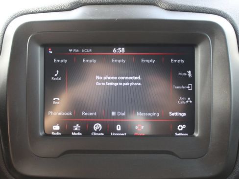 Used 2018 Jeep Renegade Latitude FWD image 32