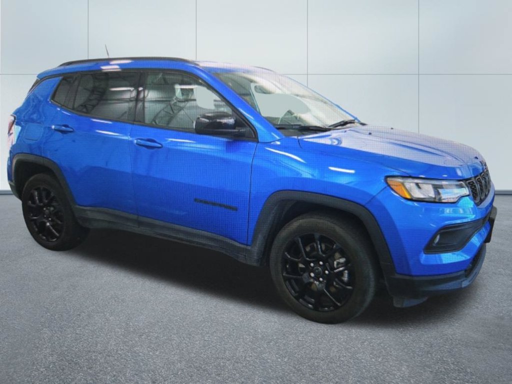 Used 2026 Jeep Compass Latitude AWD/4WD image 2