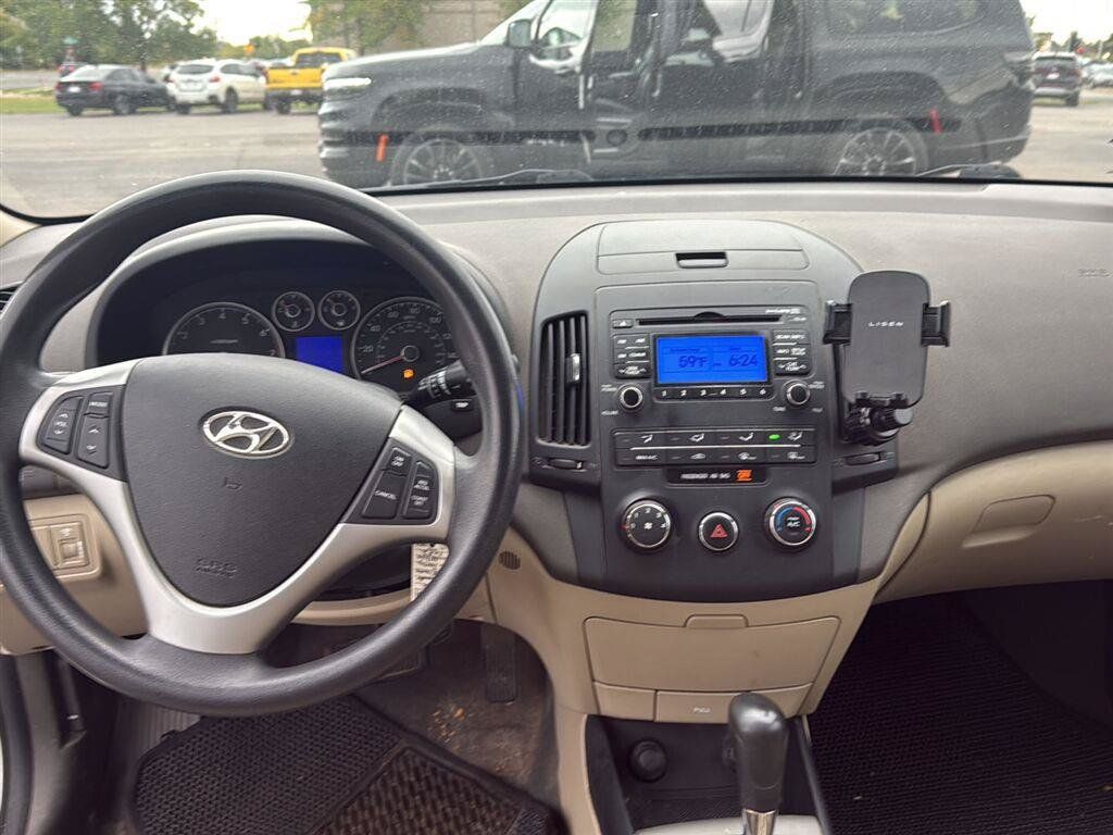 Used 2012 Hyundai Elantra w/ Preferred Pkg FWD image 10