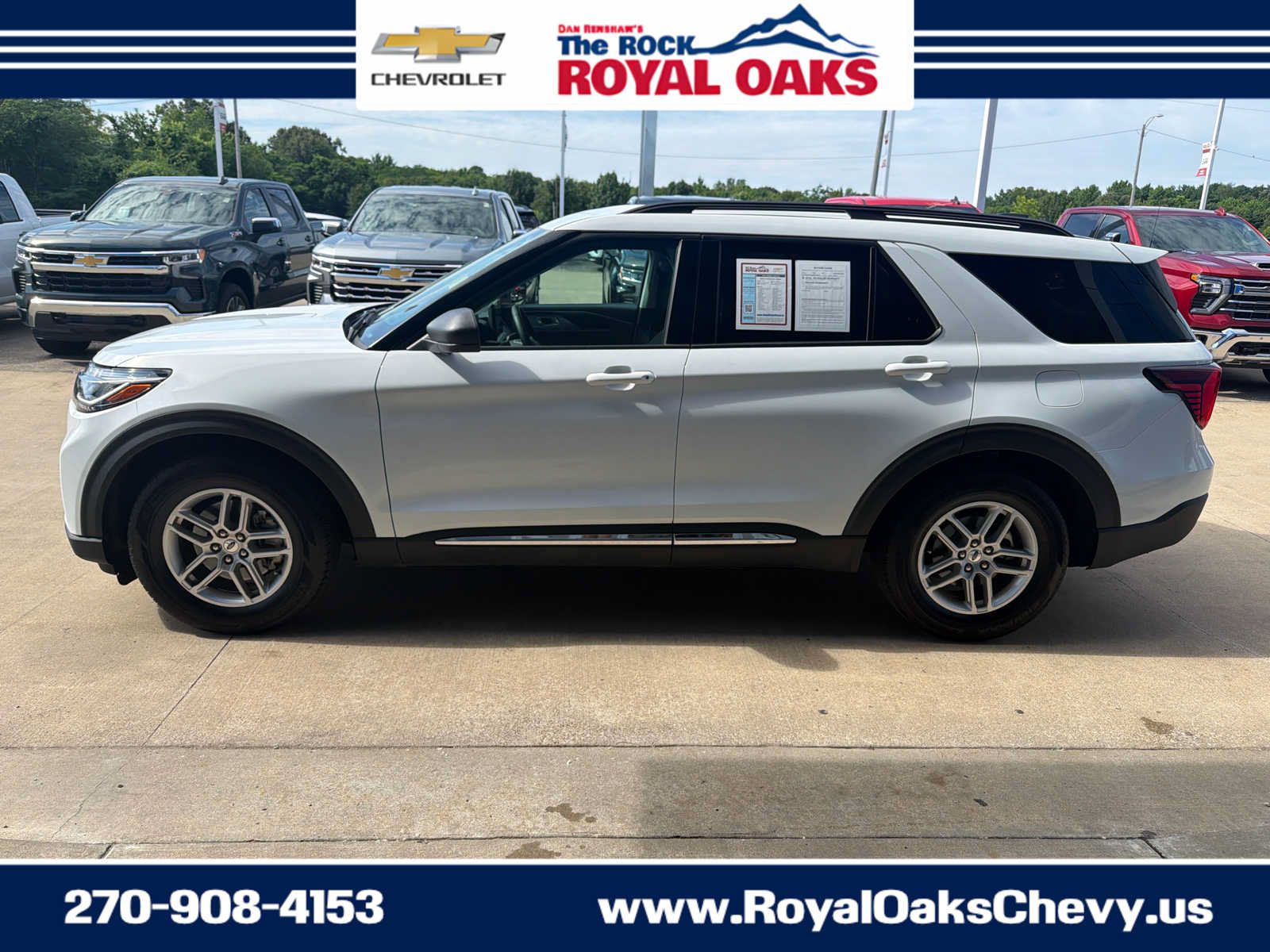 Used 2025 Ford Explorer Active RWD image 2