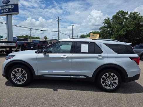Certified 2025 Ford Explorer Platinum RWD image 5