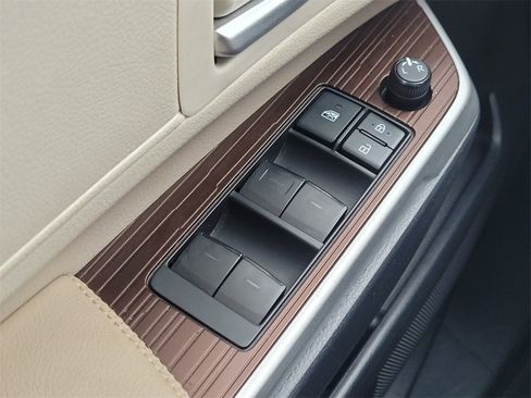 Used 2021 Toyota Sienna XLE image 25