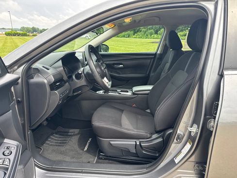 Used 2024 Nissan Sentra SV FWD image 16