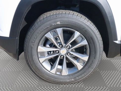 New 2026 Chevrolet Equinox LT w/ Convenience Package II FWD image 18