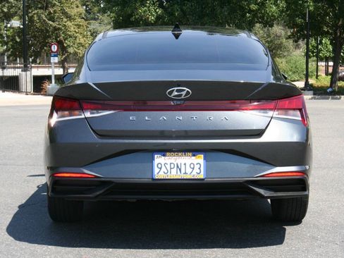 Used 2021 Hyundai Elantra SEL FWD image 6