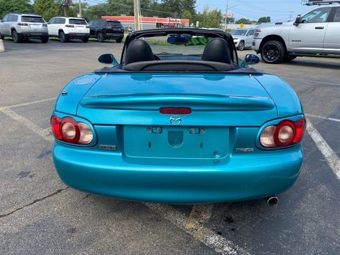 Used 2003 MAZDA MX-5 Miata RWD image 4