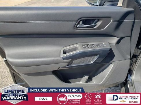 Used 2024 Nissan Pathfinder SV image 12