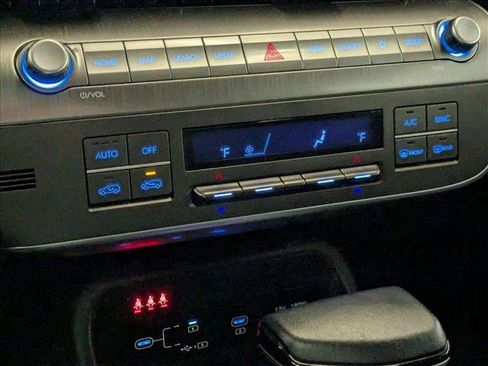 Used 2025 Hyundai Kona SEL image 16