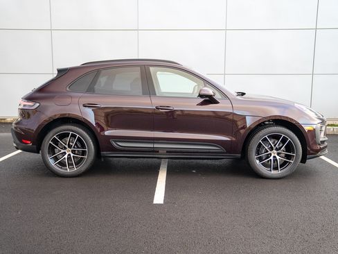 Certified 2026 Porsche Macan AWD/4WD image 8