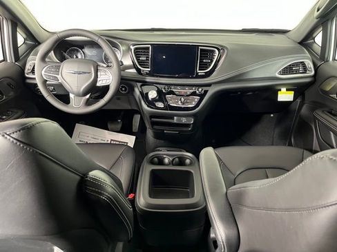 Used 2026 Chrysler Pacifica Select FWD image 39