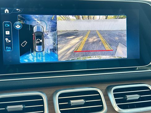 Used 2025 Mercedes-Benz GLS 450 4MATIC image 14