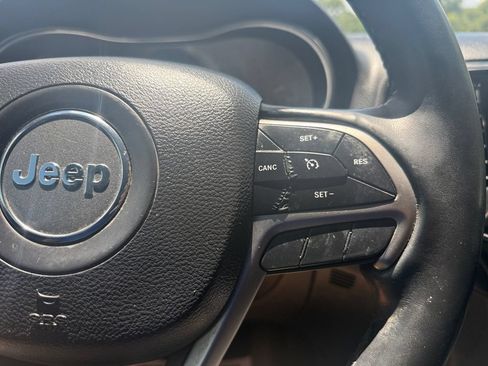 Used 2019 Jeep Grand Cherokee Altitude RWD image 22