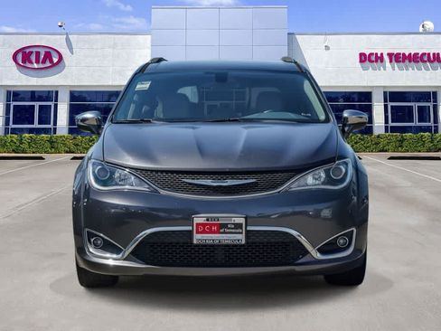 Used 2017 Chrysler Pacifica Limited w/ UConnect Theater Package FWD image 2