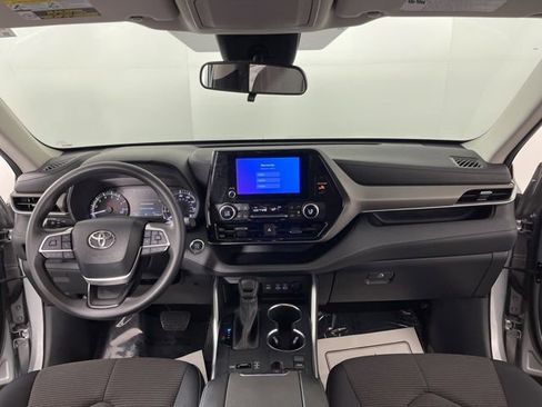 Used 2023 Toyota Highlander L FWD image 42