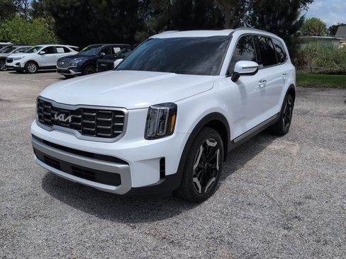 Used 2025 Kia Telluride S FWD image 6