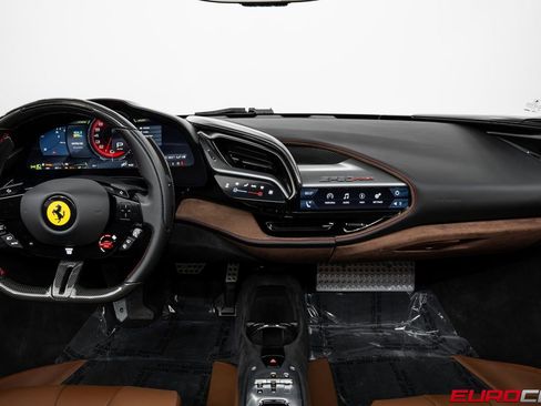 Used 2023 Ferrari SF90 Spider image 31