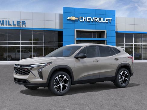 New 2026 Chevrolet Trax RS w/ Driver Confidence Package image 2