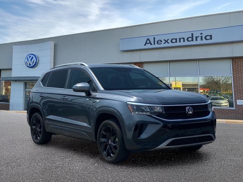 Certified 2023 Volkswagen Taos SE w/ Black Wheel Package FWD image 1