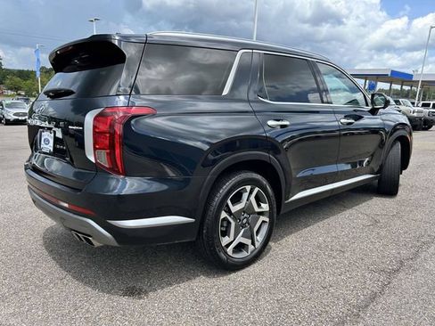 Used 2024 Hyundai Palisade SEL w/ Premium Package FWD image 3