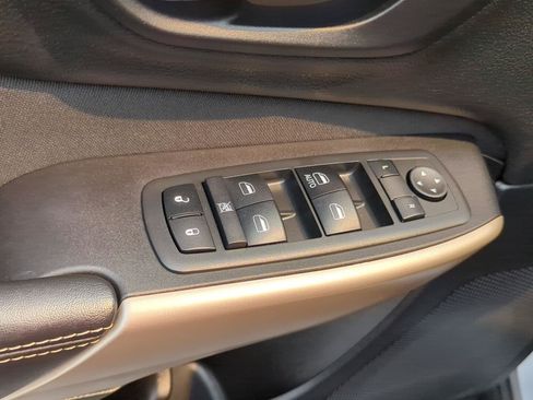 Used 2018 Jeep Cherokee Latitude w/ Safety Group AWD/4WD image 12