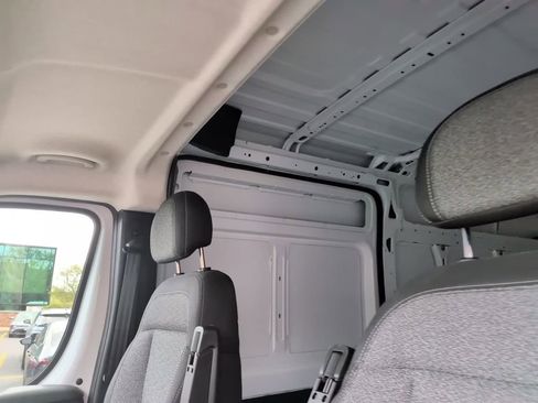 Used 2025 RAM ProMaster 2500 w/ Premium Convenience Group FWD image 30