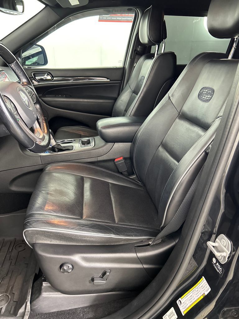 Used 2021 Jeep Grand Cherokee Overland AWD/4WD image 12