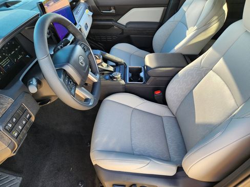 Used 2025 Toyota Tacoma Limited image 17