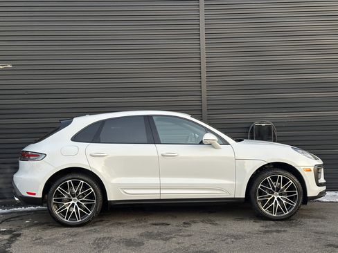 Certified 2025 Porsche Macan AWD/4WD image 9