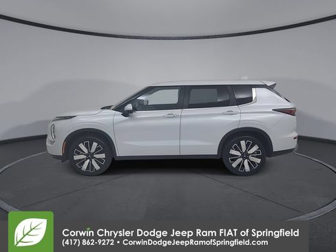 Used 2025 Mitsubishi Outlander SE FWD image 9