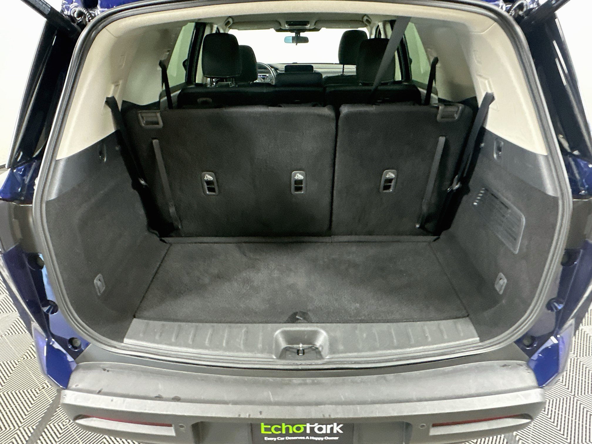 Used 2025 Nissan Pathfinder SV FWD image 29