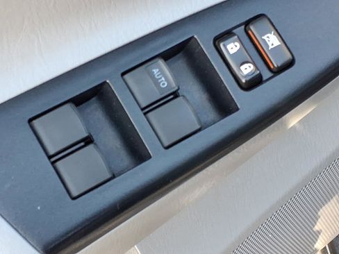 Used 2015 Toyota Tacoma PreRunner w/ SR5 Package image 18