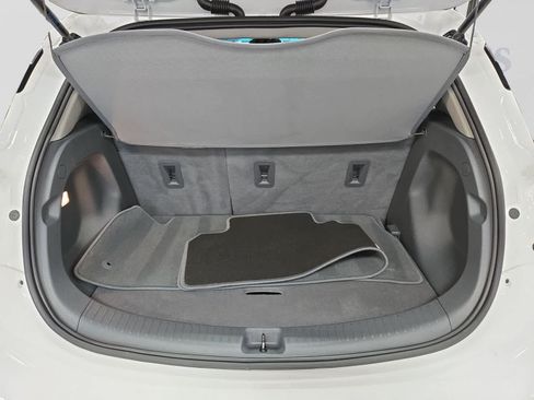 Used 2019 Chevrolet Bolt Premier w/ Infotainment Package FWD image 4