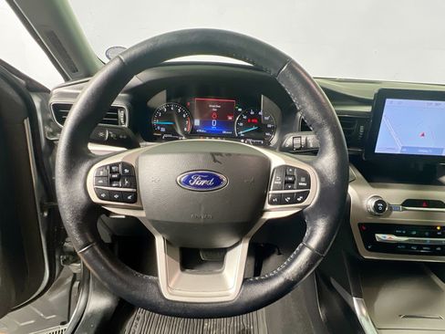 Used 2022 Ford Explorer XLT w/ Equipment Group 202A RWD image 17