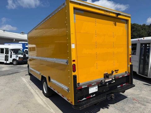 Used 2022 Ford E-350 and Econoline 350 Super Duty RWD image 4