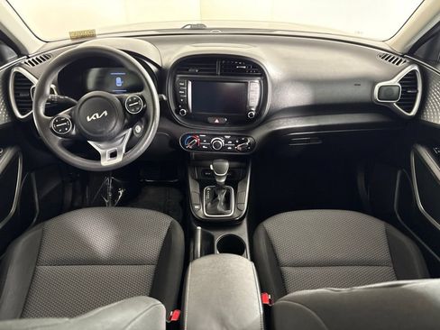 Used 2023 Kia Soul LX w/ LX Technology Package FWD image 10