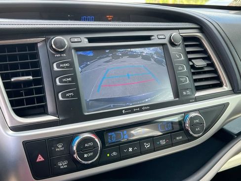 Used 2016 Toyota Highlander XLE FWD image 15