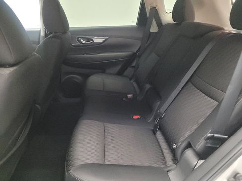 Used 2019 Nissan Rogue SV image 18