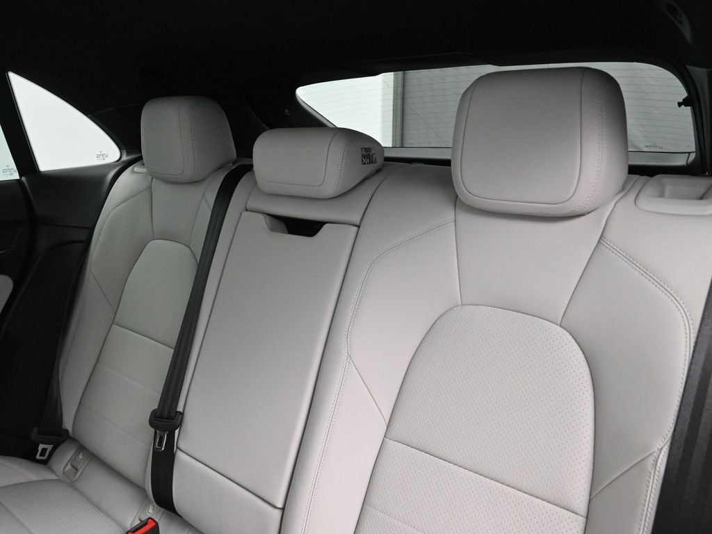 Certified 2025 Porsche Macan 4S Electric AWD/4WD image 6