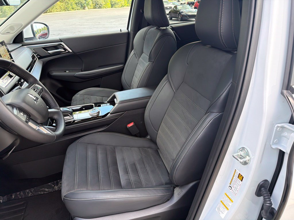 Used 2025 Mitsubishi Outlander SE AWD/4WD image 40