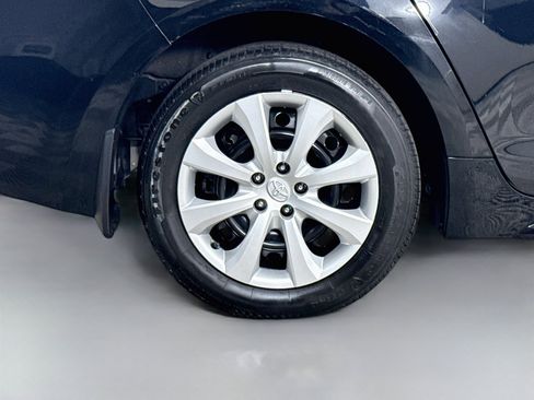 Used 2025 Toyota Corolla LE FWD image 33